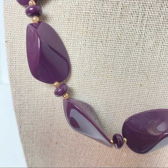 Vintage Purple Chunky Beaded Necklace. Gold Tone, Purple Space Beads with Clasp. - Picture 3 of 9